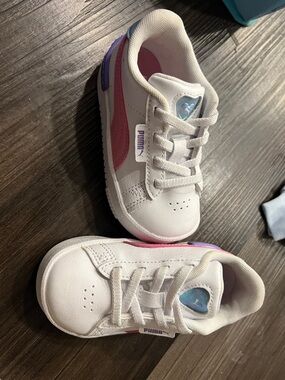 Puma Toddler Girl-Kids White Sneakers with Pink and Purple Accents Size 6C